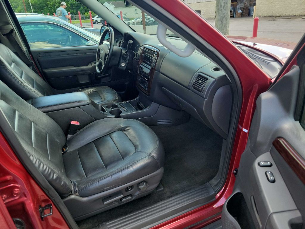 2005 Ford Explorer Image 8