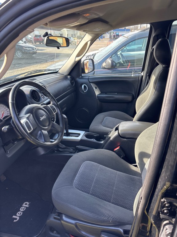 2003 Jeep Liberty Image 3