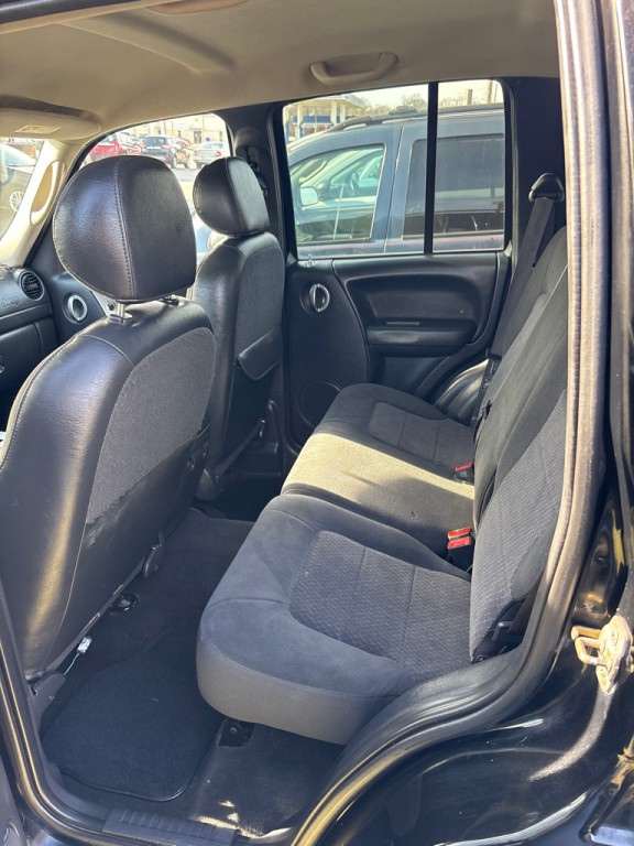 2003 Jeep Liberty Image 4