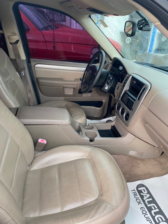 2004 Ford Explorer Image 3