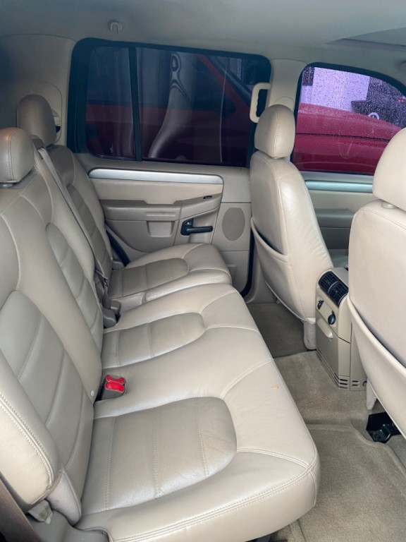 2004 Ford Explorer Image 4