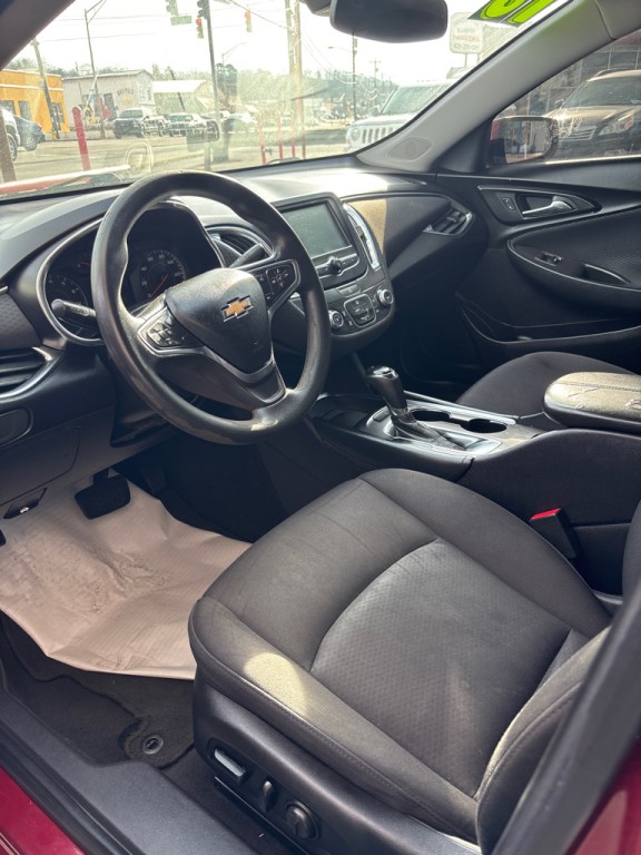 2018 Chevrolet Malibu Image 3