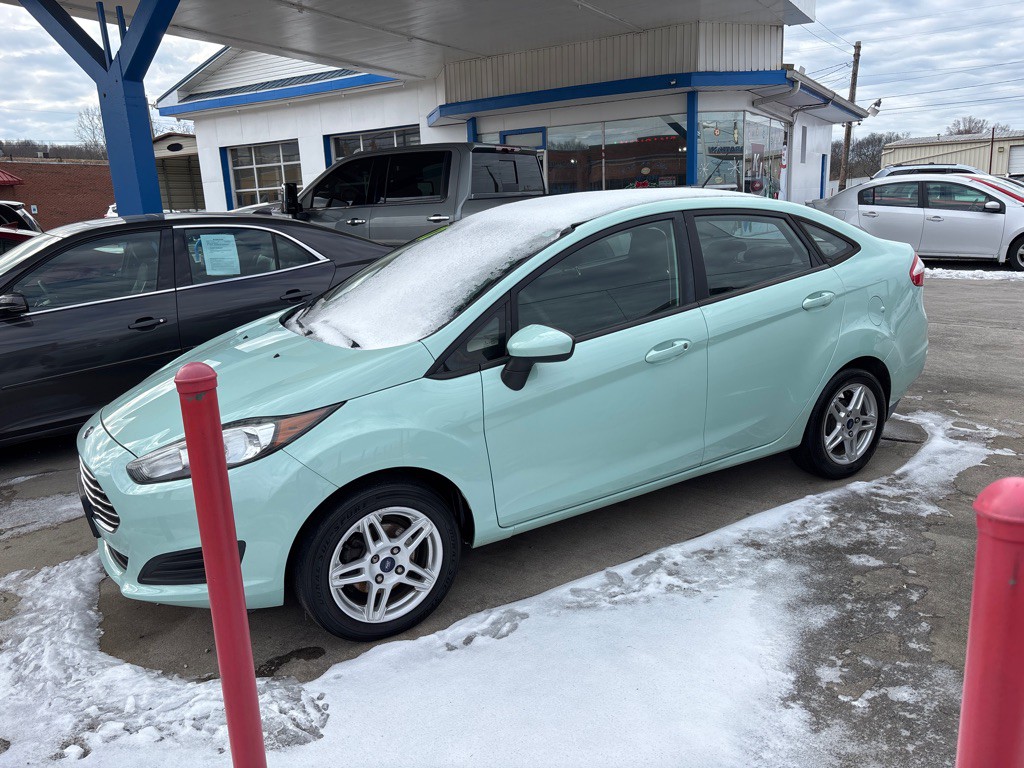 2017 Ford Fiesta Image 2