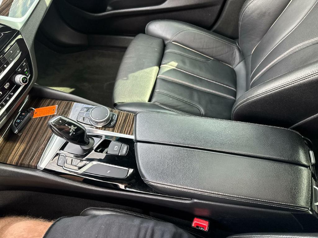 2018 BMW 5 Series Image 25