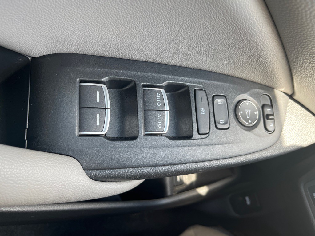 2019 Honda Accord Image 16
