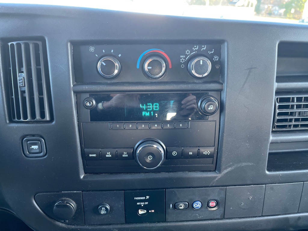 2014 Chevrolet Express Image 10