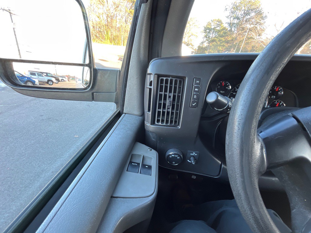 2014 Chevrolet Express Image 13