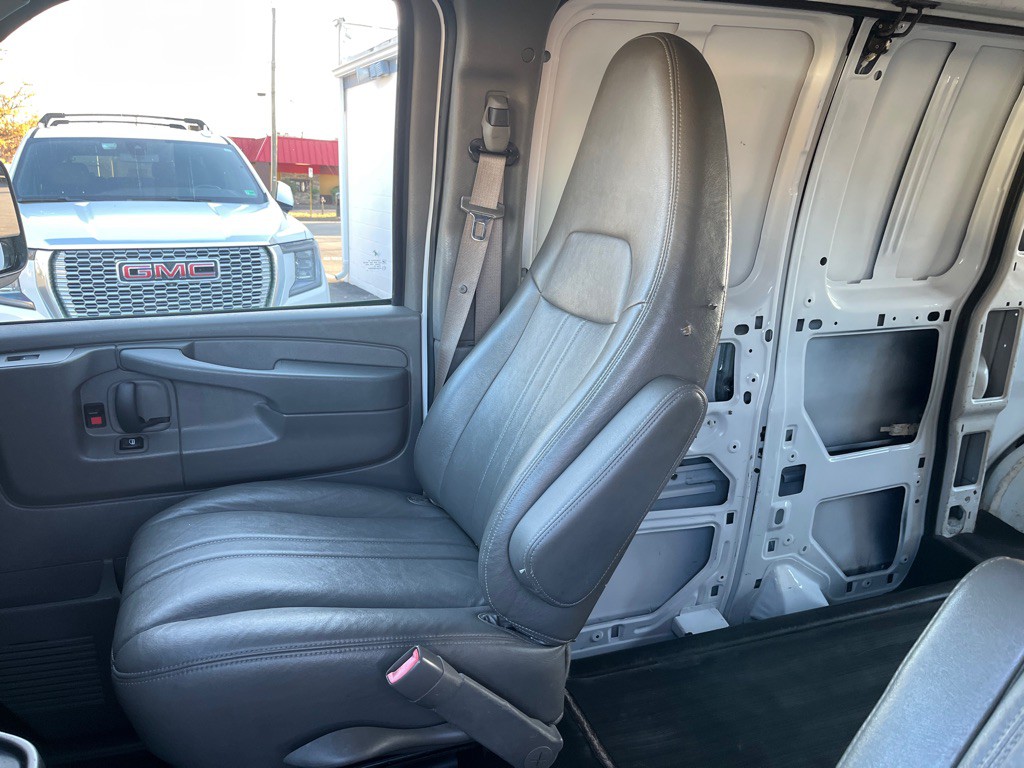 2014 Chevrolet Express Image 15