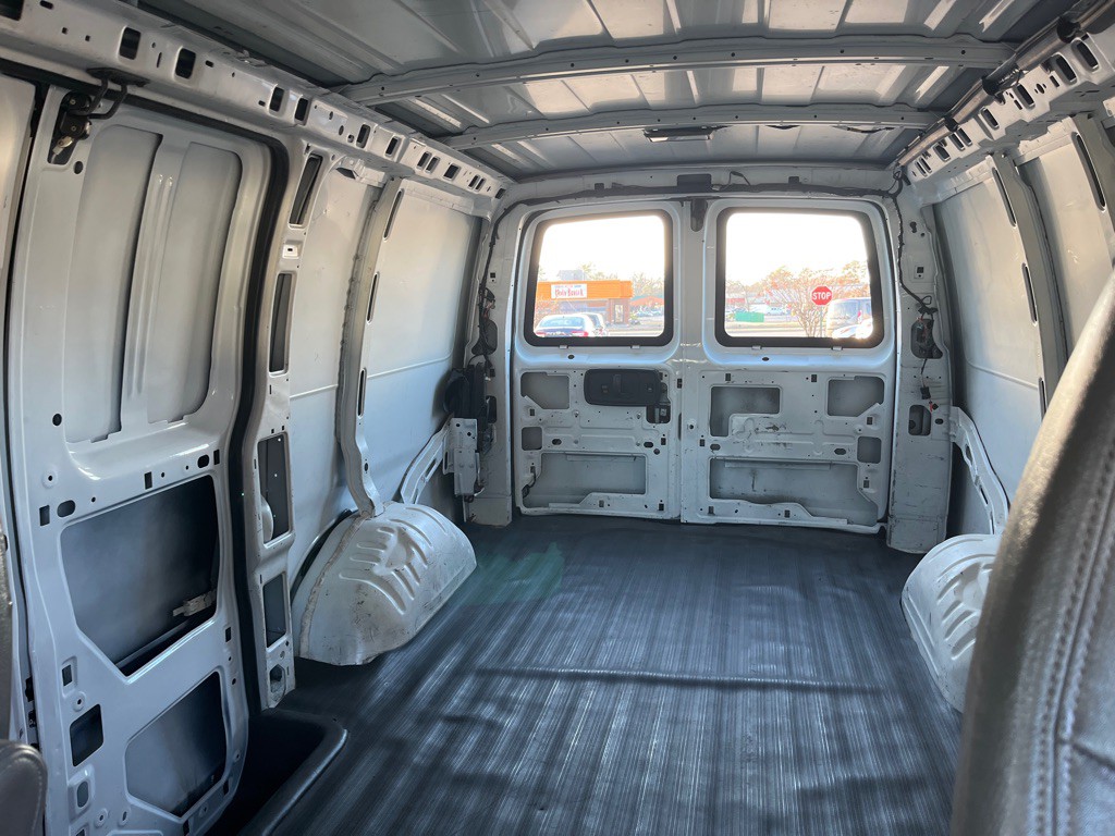2014 Chevrolet Express Image 16