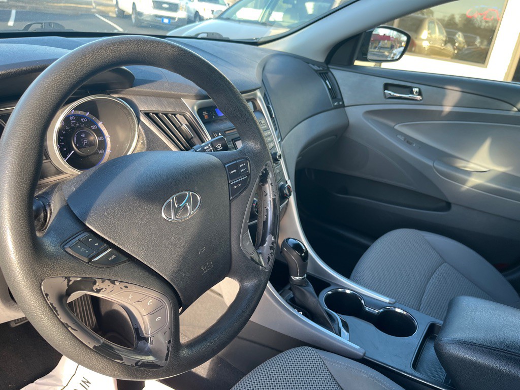 2012 Hyundai Sonata Image 9