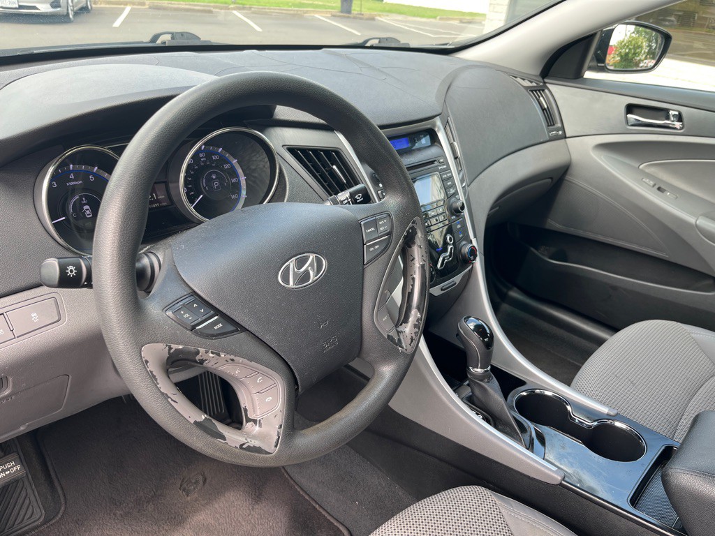 2012 Hyundai Sonata Image 9