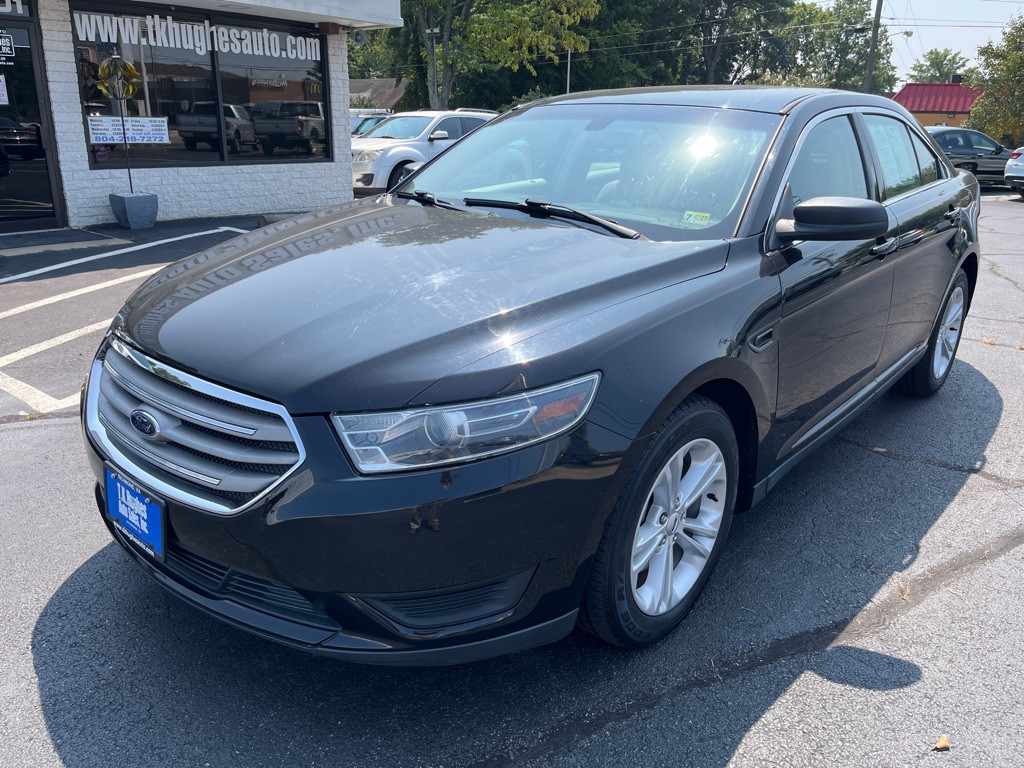 2017 Ford Taurus Image 2