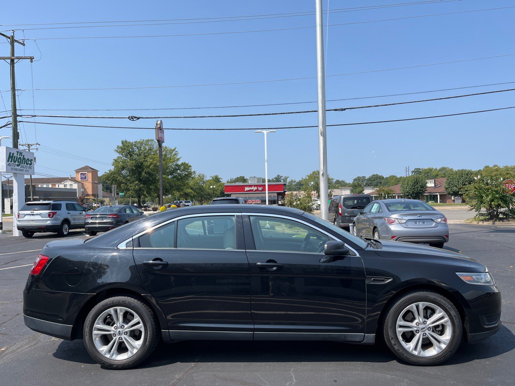 2017 Ford Taurus Image 5