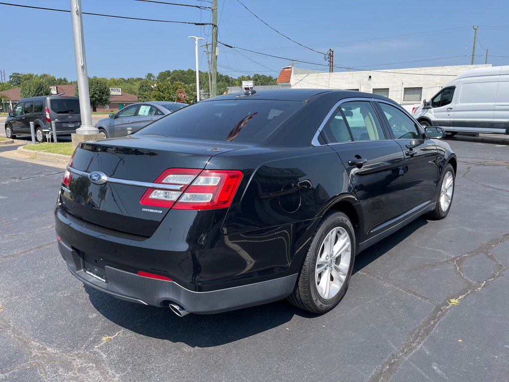 2017 Ford Taurus Image 6