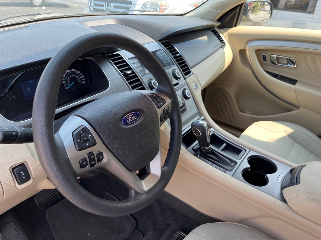 2017 Ford Taurus Image 9