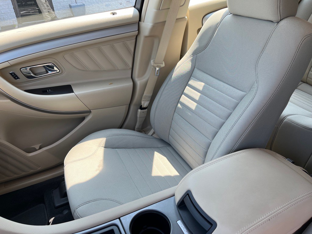 2017 Ford Taurus Image 18