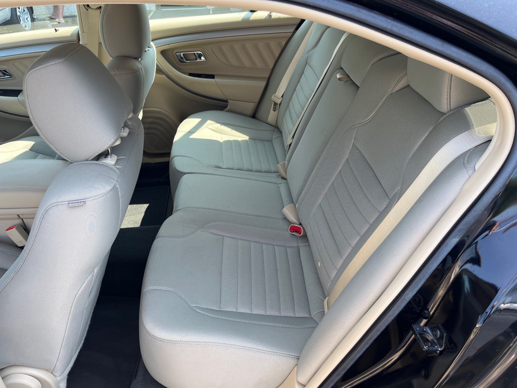 2017 Ford Taurus Image 19