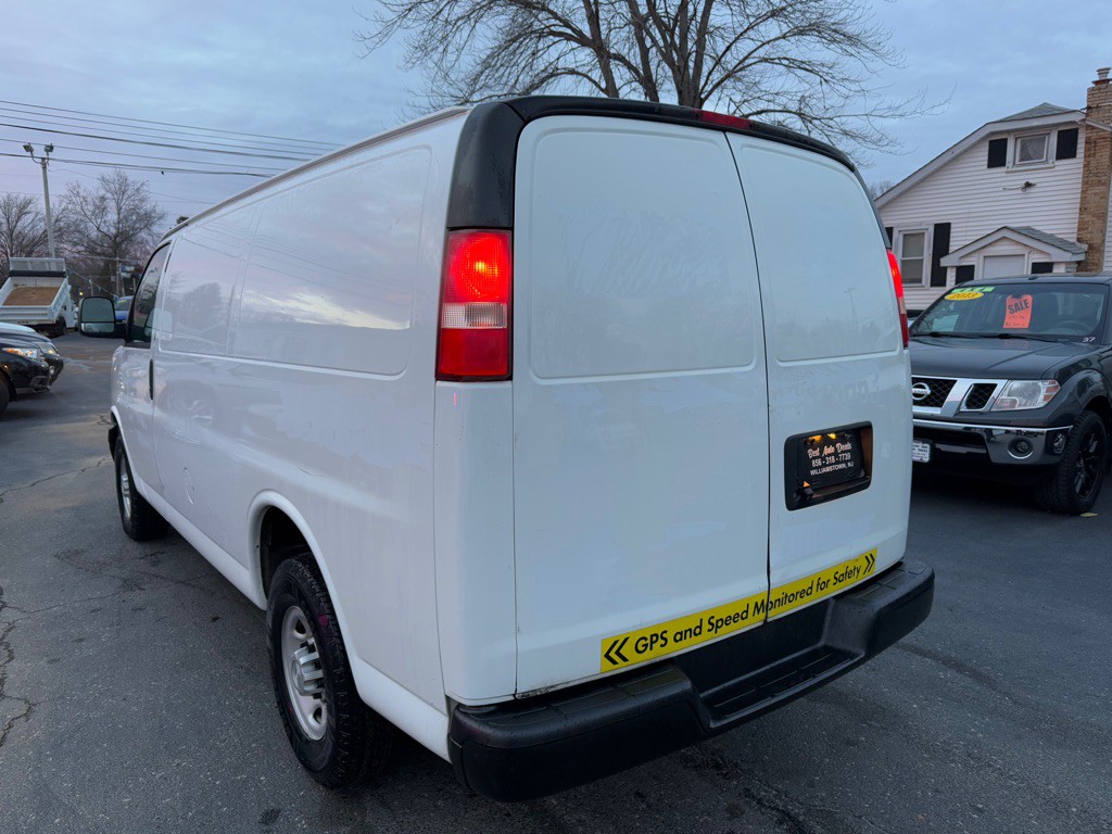 2016 Chevrolet Express Image 3
