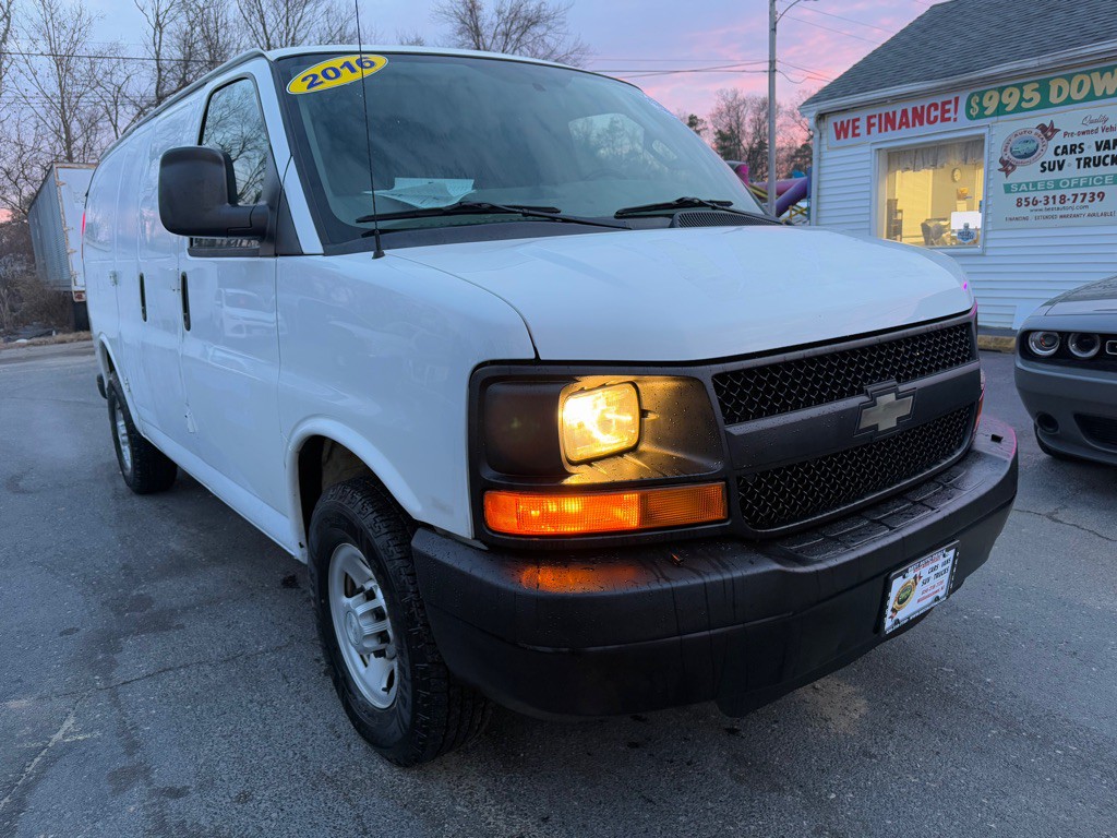2016 Chevrolet Express Image 4