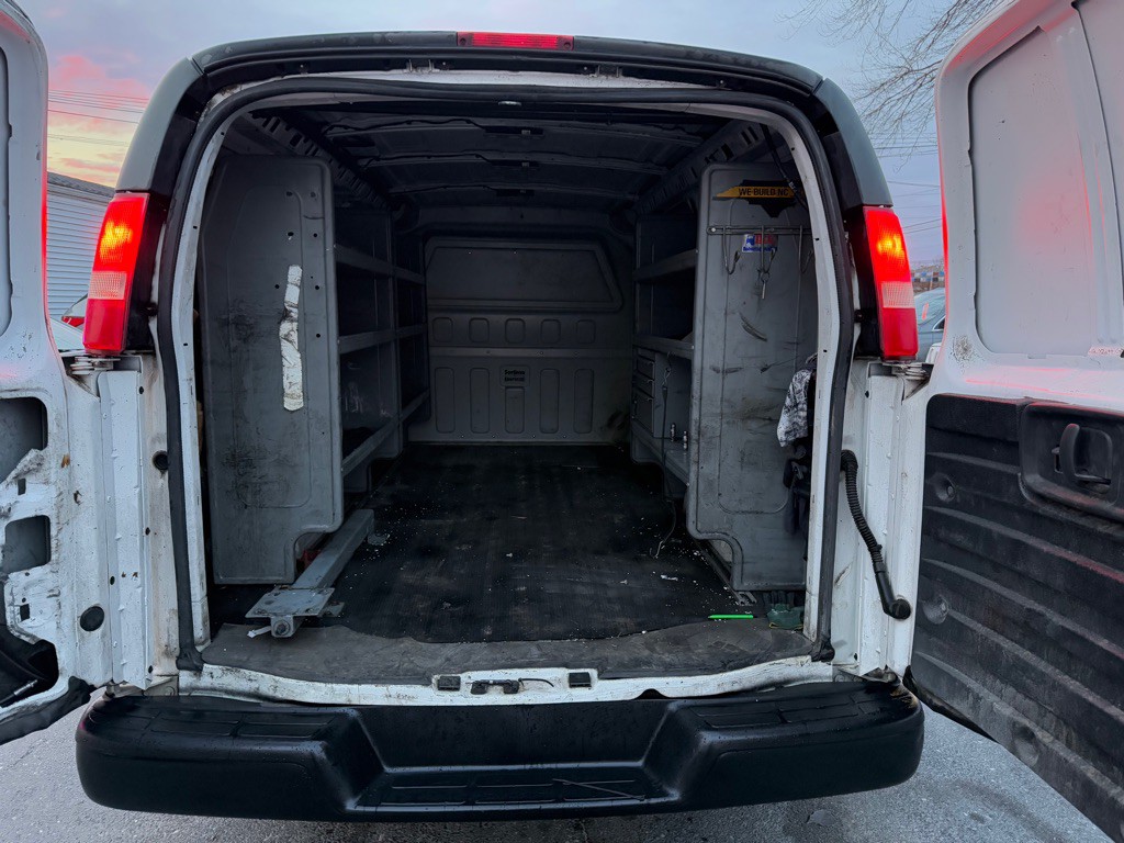 2016 Chevrolet Express Image 11