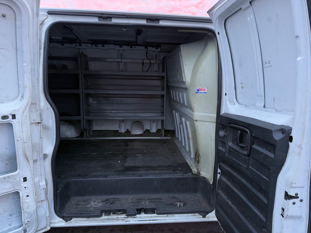 2016 Chevrolet Express Image 15