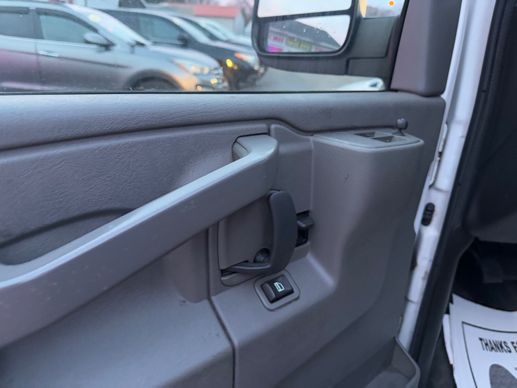 2016 Chevrolet Express Image 17