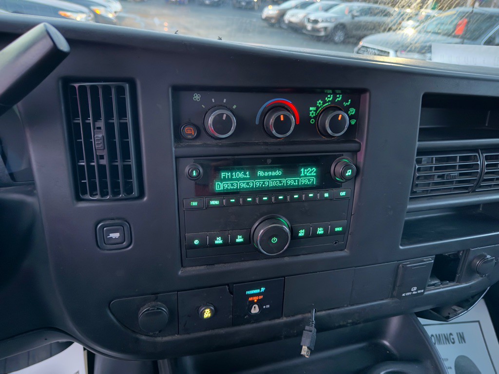 2016 Chevrolet Express Image 20