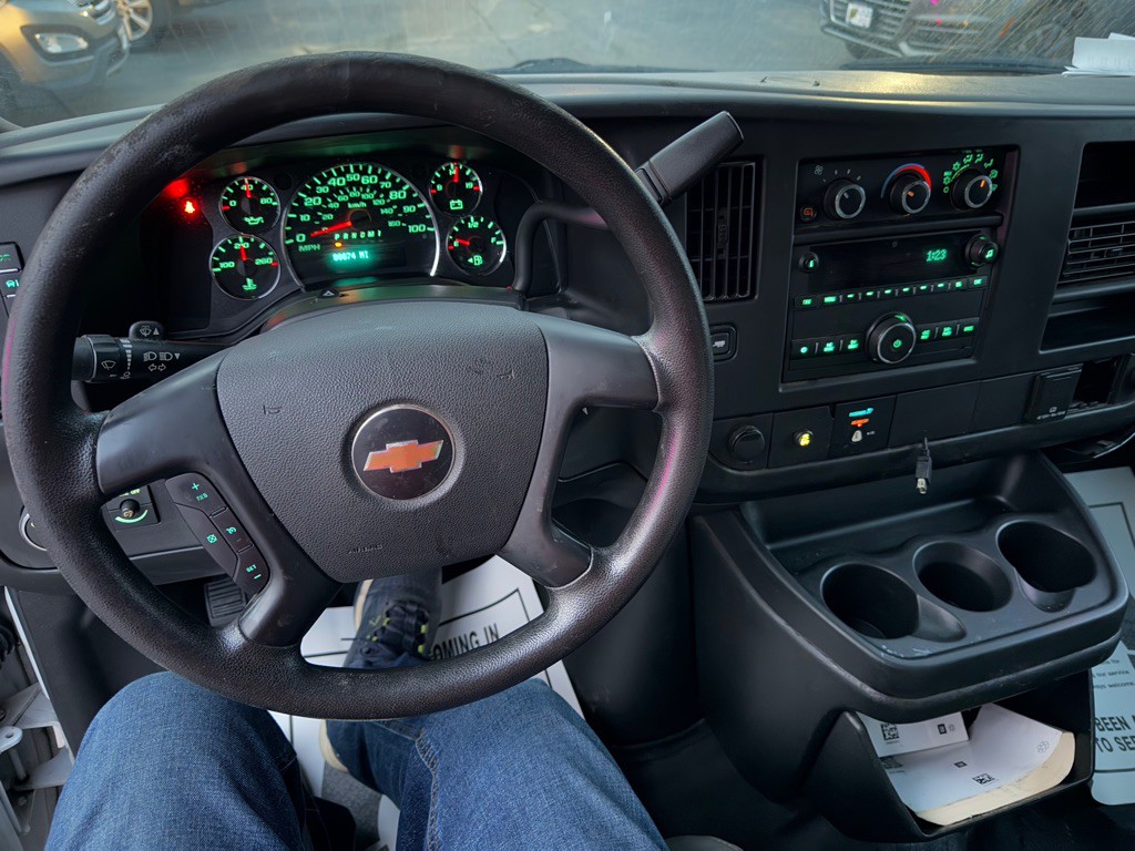 2016 Chevrolet Express Image 27