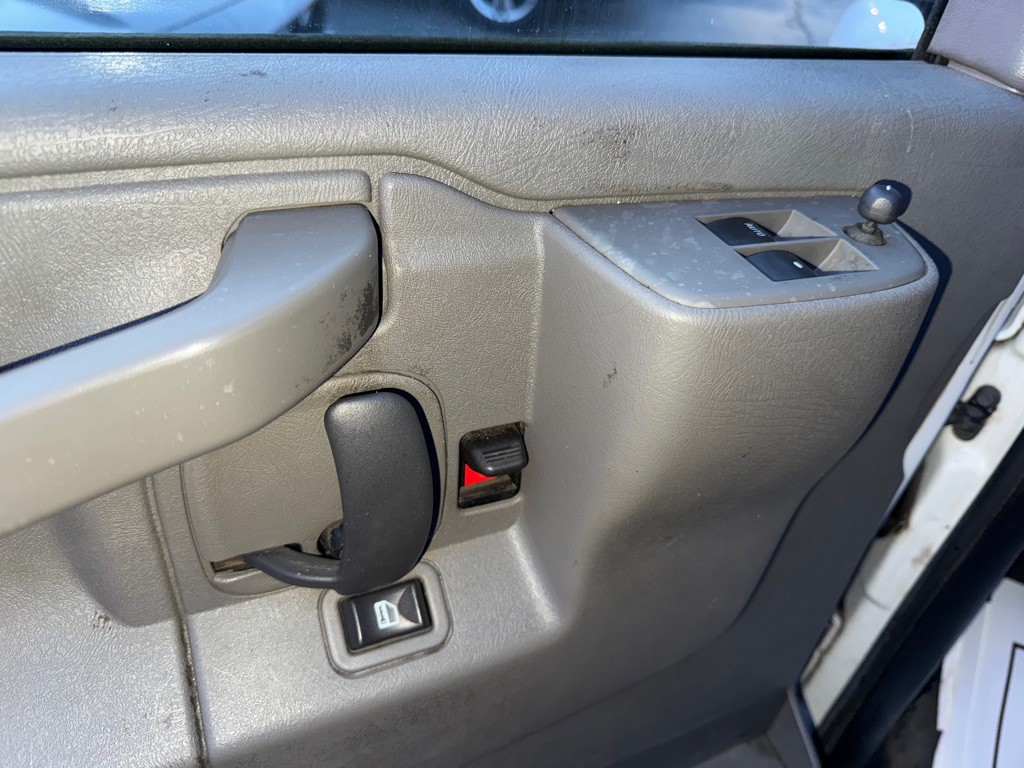 2016 Chevrolet Express Image 28