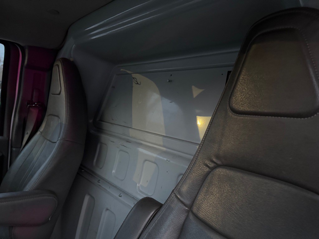 2016 Chevrolet Express Image 31