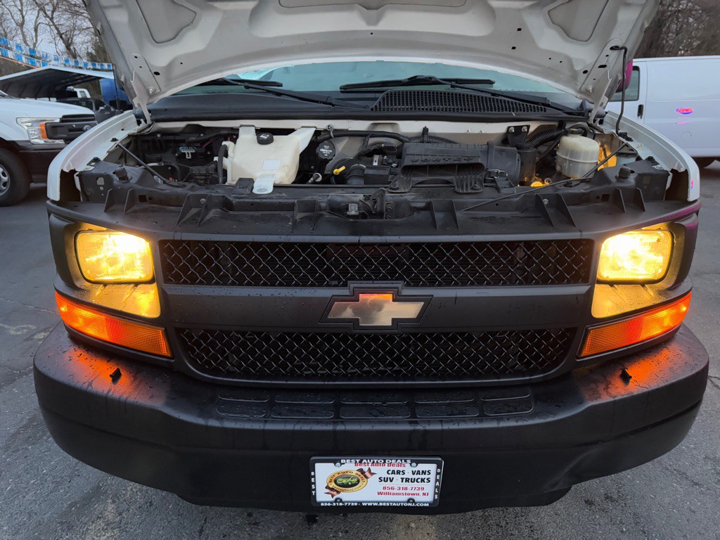 2016 Chevrolet Express Image 32