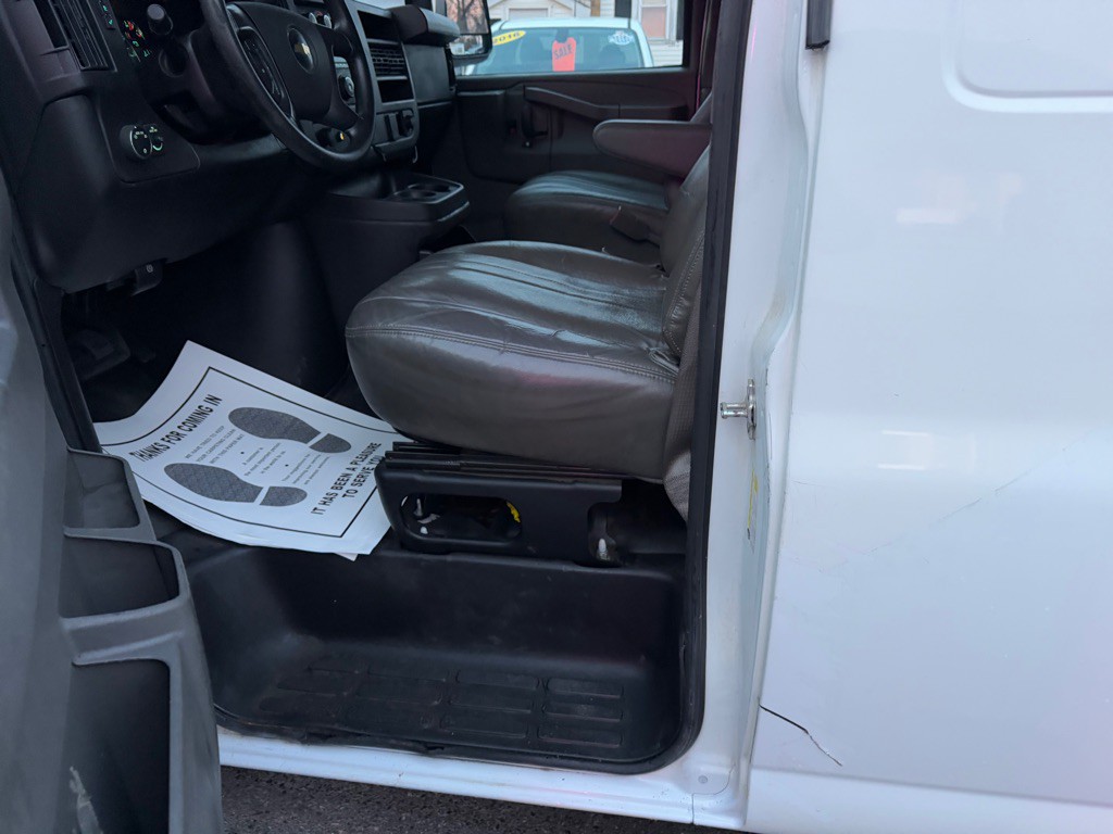 2016 Chevrolet Express Image 43