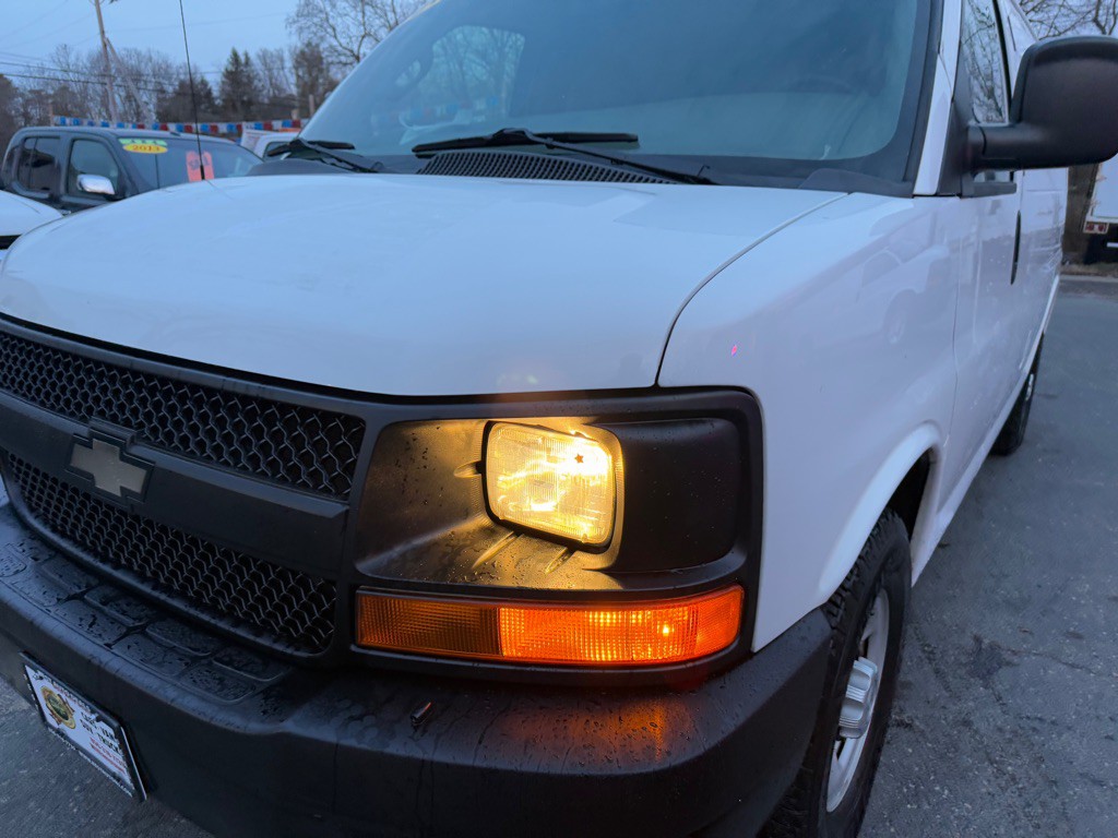 2016 Chevrolet Express Image 44