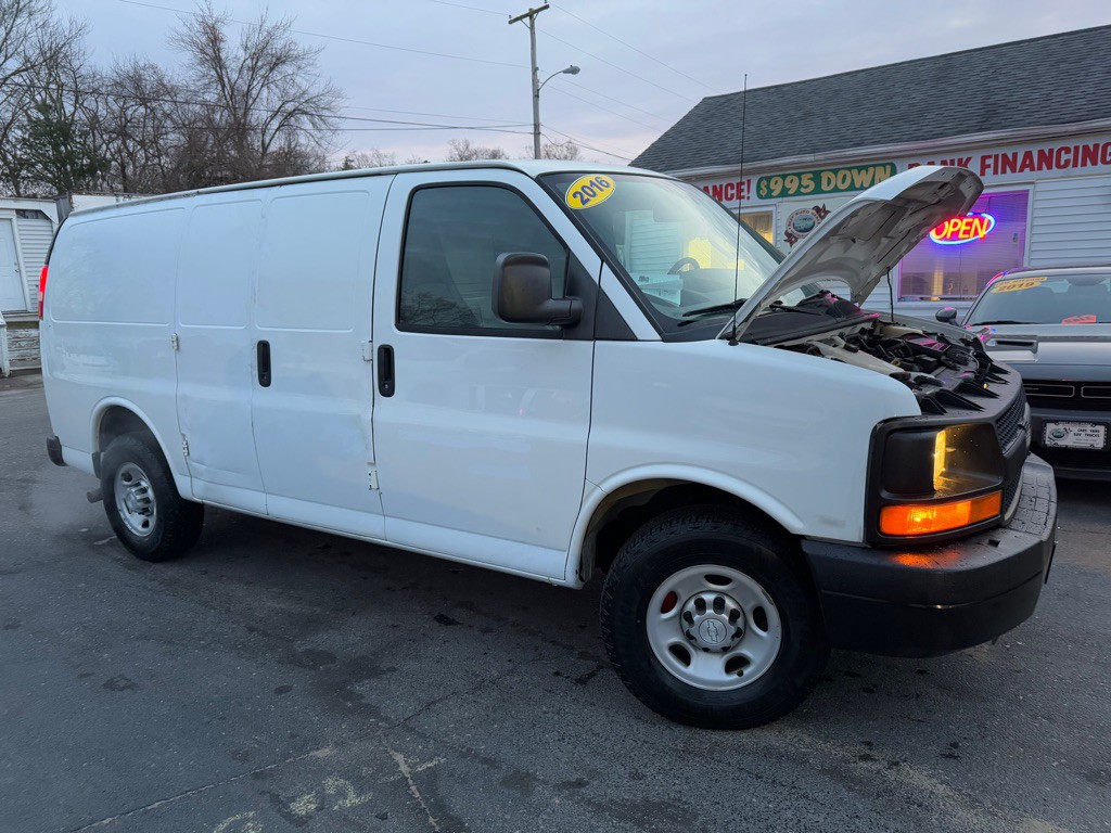 2016 Chevrolet Express Image 48