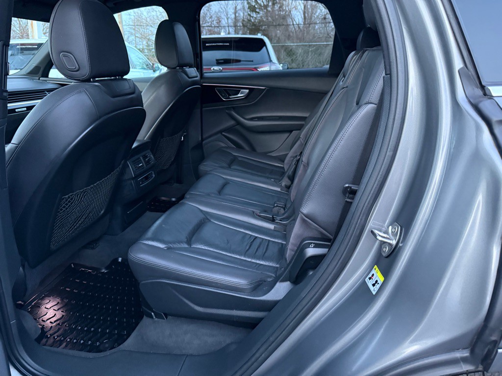 2017 Audi Q7 Image 11