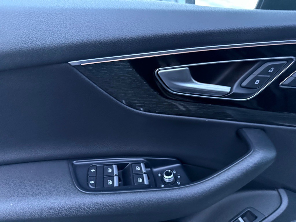 2017 Audi Q7 Image 16
