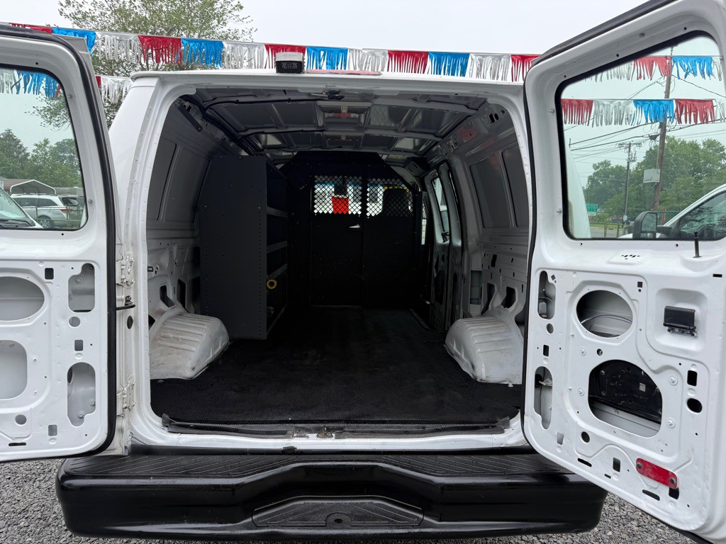 2011 Ford Econoline Image 30