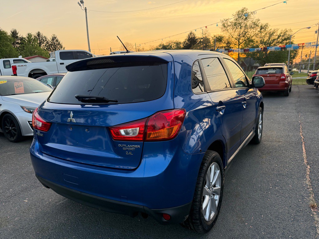 2015 Mitsubishi Outlander Image 2
