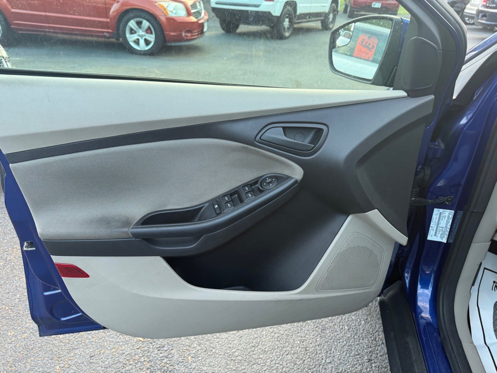 2012 Ford Focus Image 32