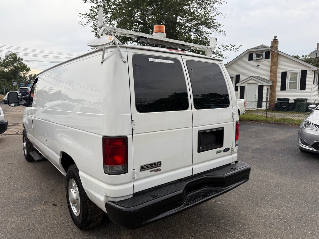 2013 Ford Econoline Image 2
