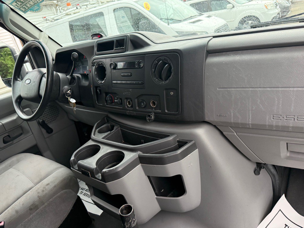 2013 Ford Econoline Image 28