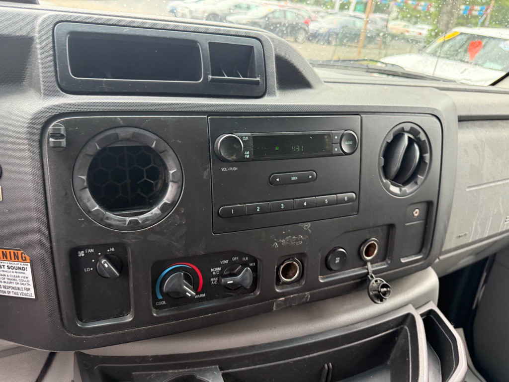 2013 Ford Econoline Image 31