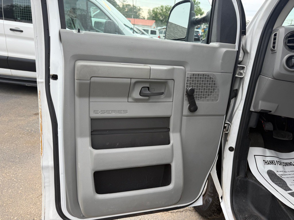 2013 Ford Econoline Image 36