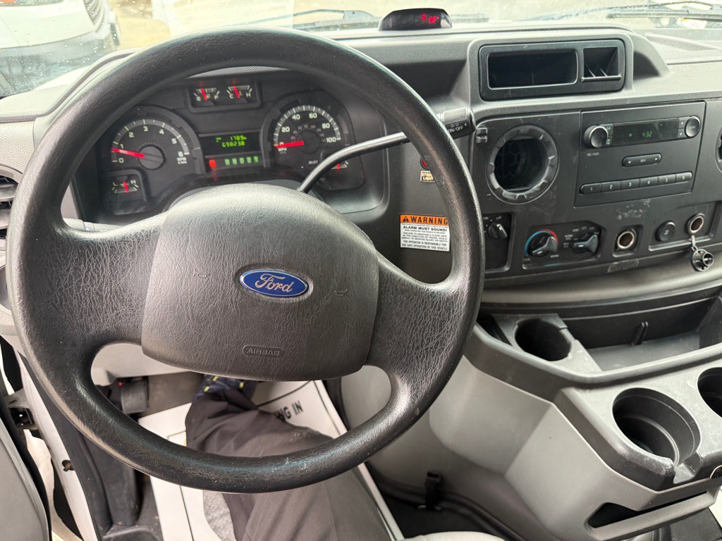 2013 Ford Econoline Image 37