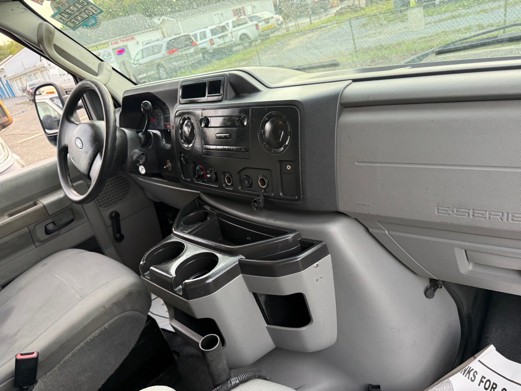 2013 Ford Econoline Image 29