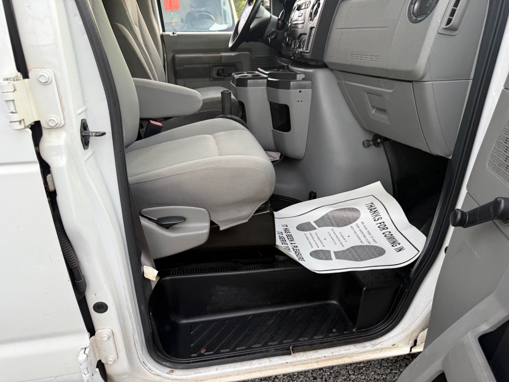 2013 Ford Econoline Image 31