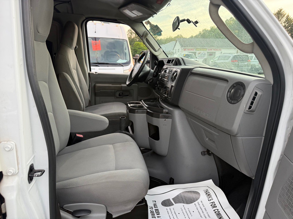 2013 Ford Econoline Image 32