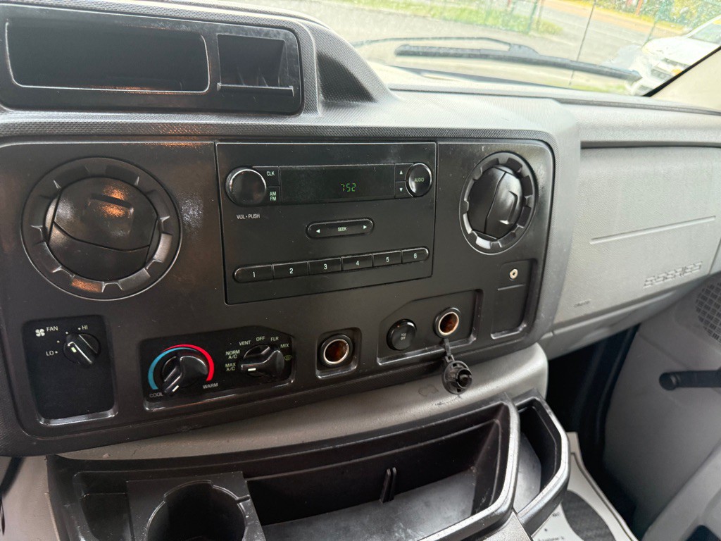 2013 Ford Econoline Image 33