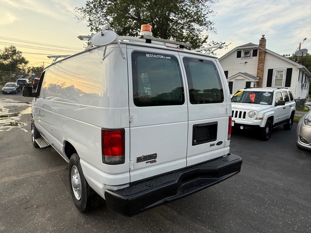 2013 Ford Econoline Image 2