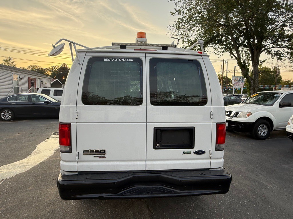 2013 Ford Econoline Image 4